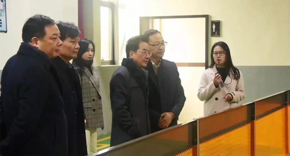 杭州市副市长陈卫强一行考察调研威廉希尔电器智慧工厂
