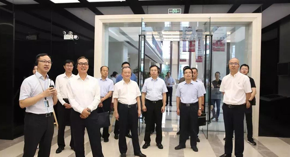 中华全国总工会副主席蔡振华一行调研威廉希尔集团