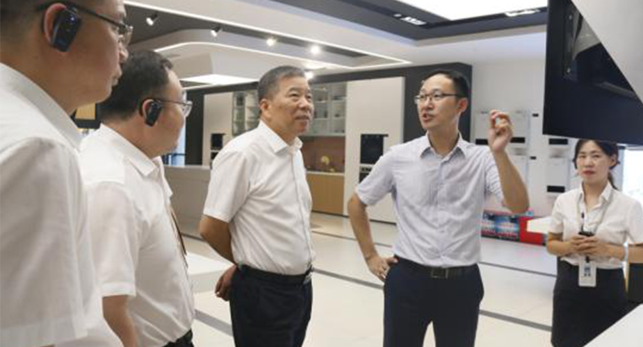 中天控股集团楼永良董事长一行莅临威廉希尔参观考察！